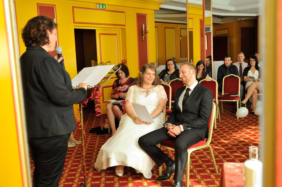 dans les salons  - Officiante de cérémonie laïque de mariage